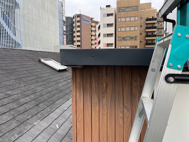 雨除け板金の設置